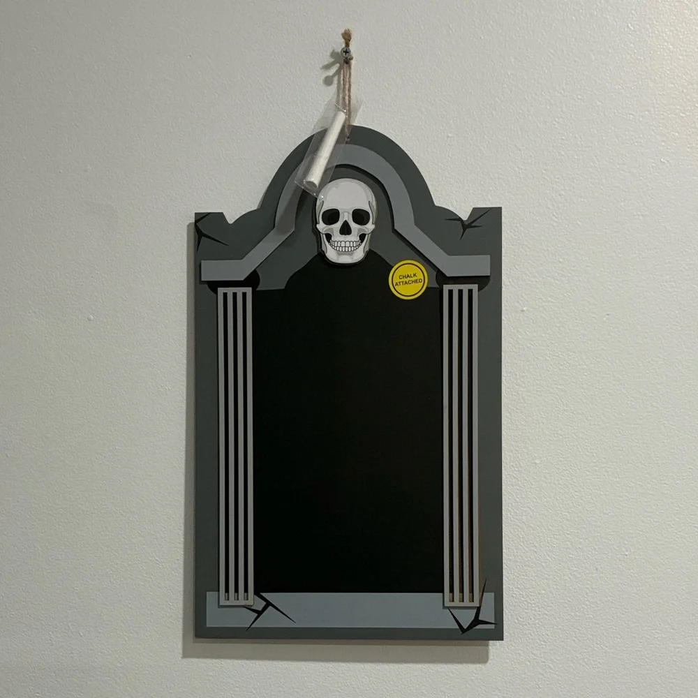 NWT- Skull- Tombstone/Crypt 🪦Design Wooden Hanging Chalkboard w/ Chalk